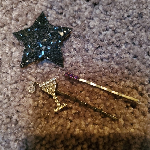 Accessories - 5/$13 Bundle of Hair Clips